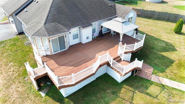 8032 Lark Lane, Grand Blanc, MI 48439