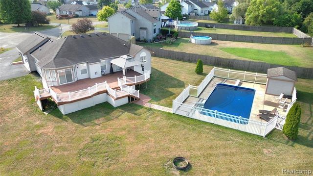8032 Lark Lane, Grand Blanc, MI 48439
