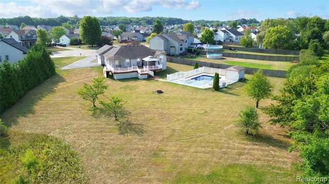 8032 Lark Lane, Grand Blanc, MI 48439