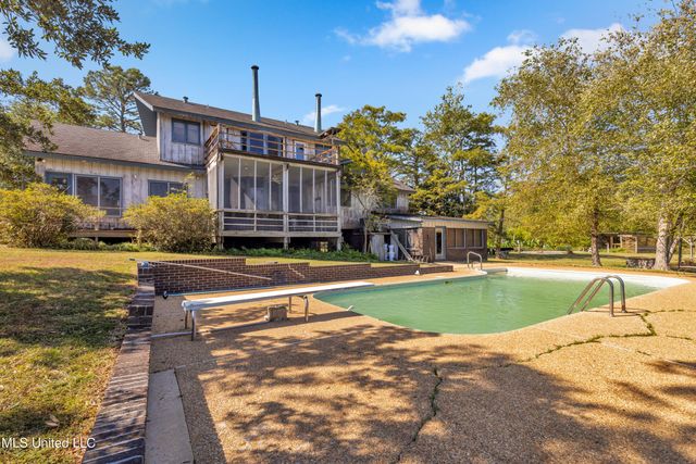 122 Bayou Circle, Gulfport, MS 39507