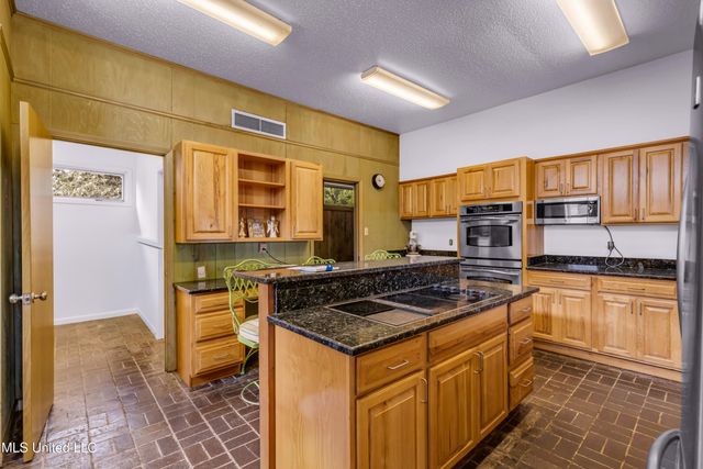 122 Bayou Circle, Gulfport, MS 39507