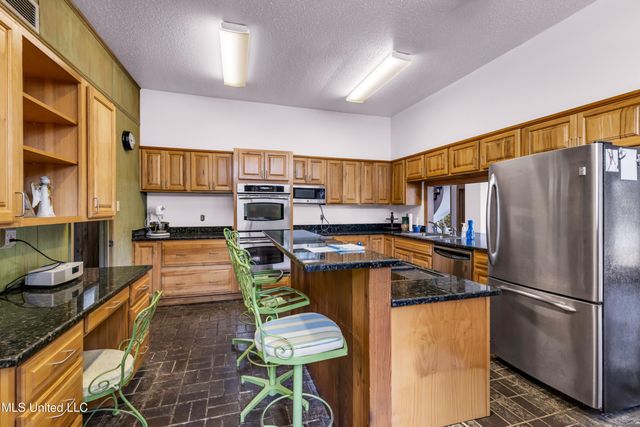 122 Bayou Circle, Gulfport, MS 39507