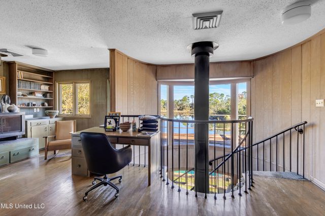 122 Bayou Circle, Gulfport, MS 39507