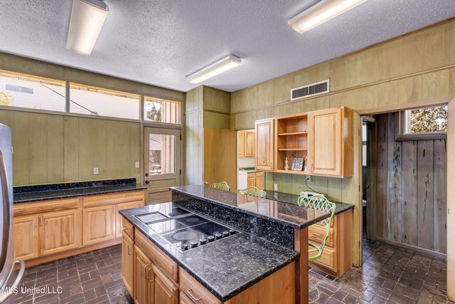 122 Bayou Circle, Gulfport, MS 39507