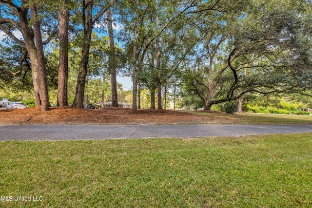 122 Bayou Circle, Gulfport, MS 39507
