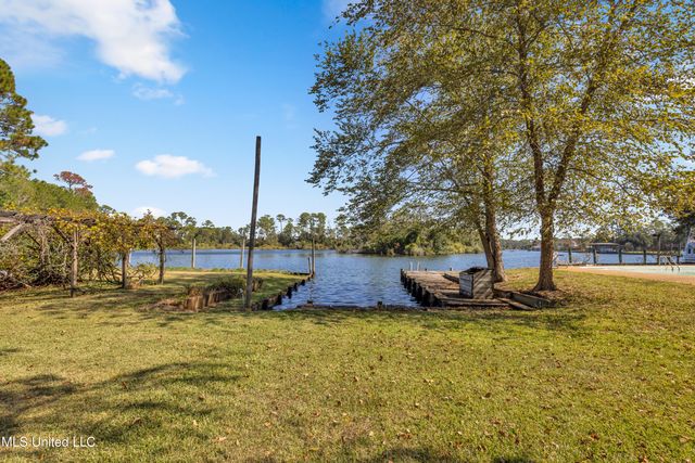 122 Bayou Circle, Gulfport, MS 39507