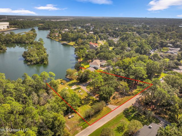 122 Bayou Circle, Gulfport, MS 39507