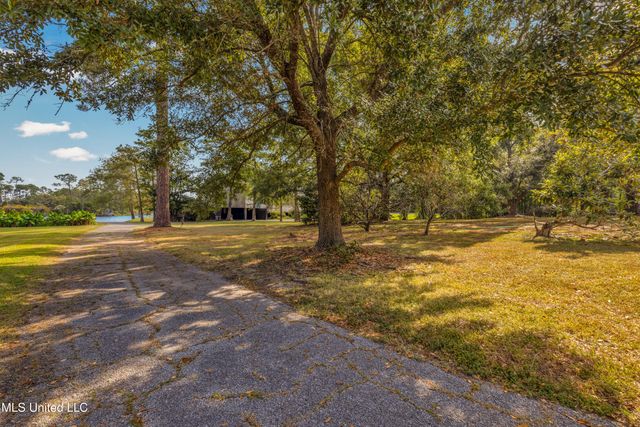 122 Bayou Circle, Gulfport, MS 39507