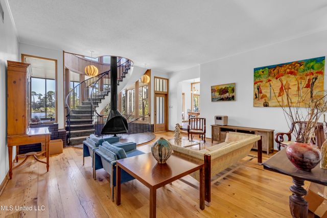 122 Bayou Circle, Gulfport, MS 39507