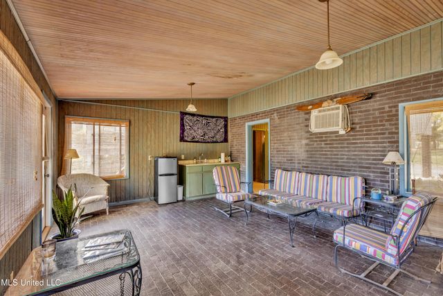 122 Bayou Circle, Gulfport, MS 39507