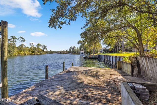 122 Bayou Circle, Gulfport, MS 39507