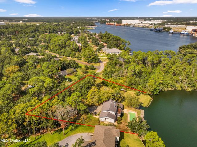 122 Bayou Circle, Gulfport, MS 39507