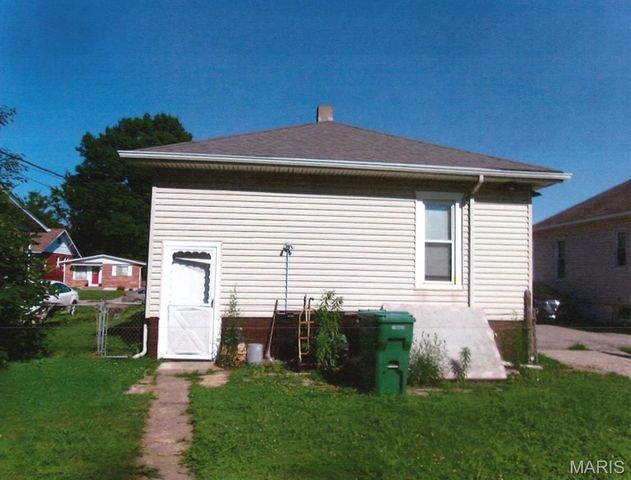 727 N 38th Street, East St Louis, IL 62205