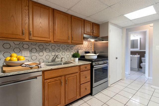 7950 LAKECREST DR, Greenbelt, MD 20770