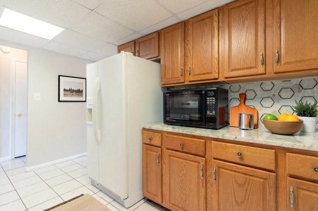 7950 LAKECREST DR, Greenbelt, MD 20770