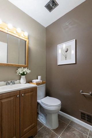 7950 LAKECREST DR, Greenbelt, MD 20770