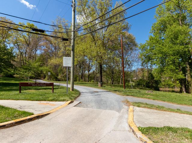 7950 LAKECREST DR, Greenbelt, MD 20770