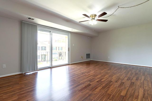 7950 LAKECREST DR, Greenbelt, MD 20770