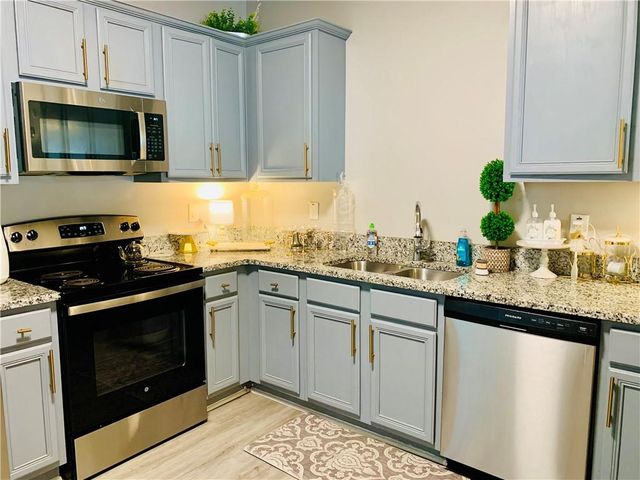 1757 Glen View Way, Hampton, GA 30228