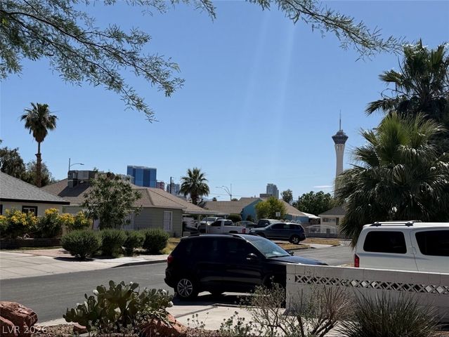 1311 Griffith Avenue, Las Vegas, NV 89104