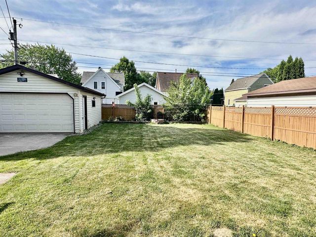 240 ROSE AVENUE, Fond Du Lac, WI 54935