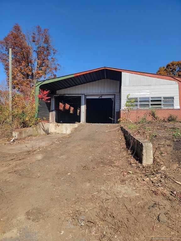 40 Johnson Road, Bethany, CT 06524