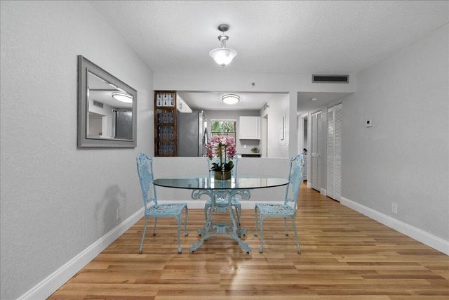 4760 Lucerne Lakes Boulevard W 105, Lake Worth, FL 33467