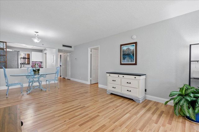 4760 Lucerne Lakes Boulevard W 105, Lake Worth, FL 33467