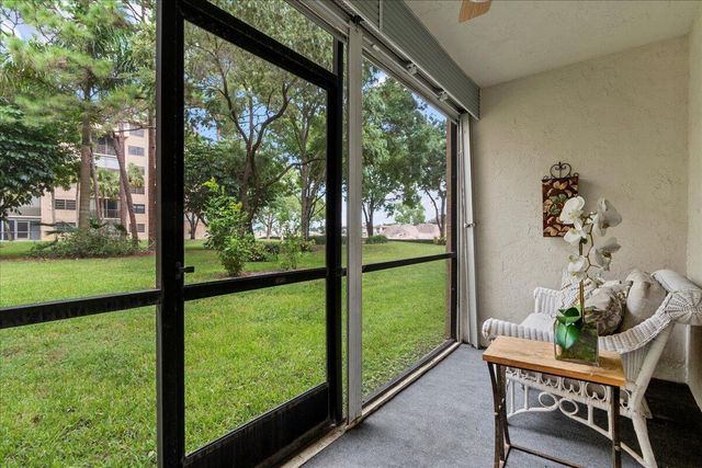 4760 Lucerne Lakes Boulevard W 105, Lake Worth, FL 33467