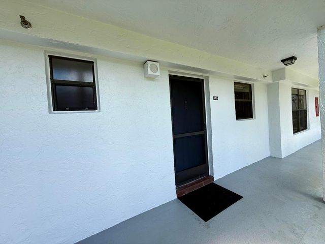 4760 Lucerne Lakes Boulevard W 105, Lake Worth, FL 33467