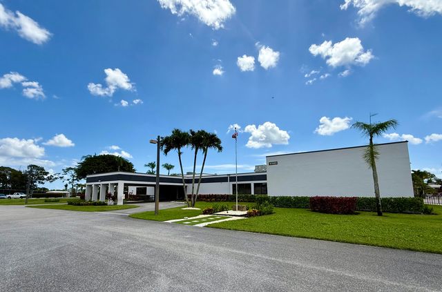 4760 Lucerne Lakes Boulevard W 105, Lake Worth, FL 33467