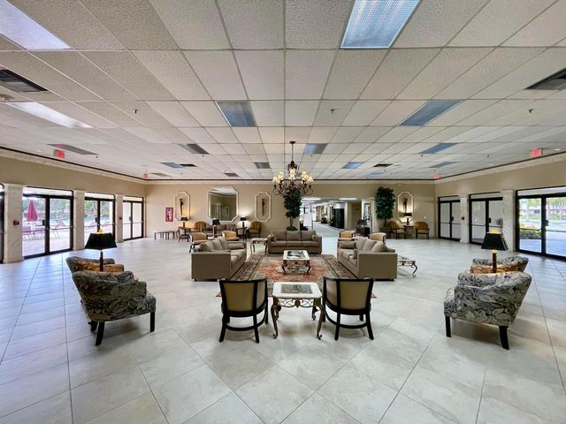4760 Lucerne Lakes Boulevard W 105, Lake Worth, FL 33467