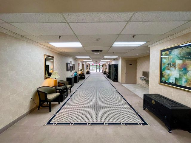 4760 Lucerne Lakes Boulevard W 105, Lake Worth, FL 33467