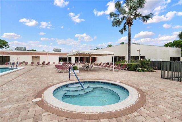 4760 Lucerne Lakes Boulevard W 105, Lake Worth, FL 33467