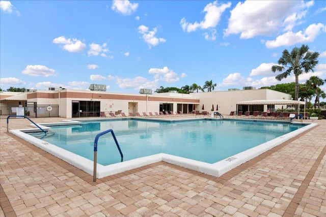 4760 Lucerne Lakes Boulevard W 105, Lake Worth, FL 33467
