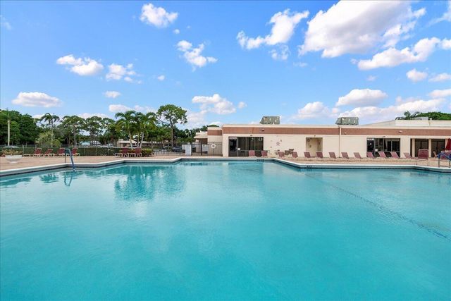 4760 Lucerne Lakes Boulevard W 105, Lake Worth, FL 33467