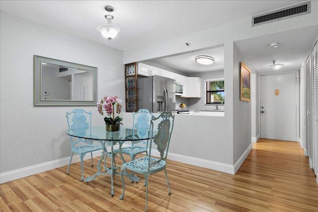 4760 Lucerne Lakes Boulevard W 105, Lake Worth, FL 33467