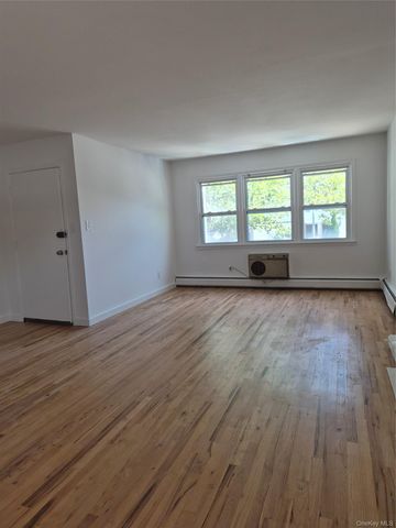 18-28 Bell Blvd Bayside 1 Fl, Bayside, NY 11360
