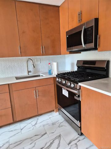 18-28 Bell Blvd Bayside 1 Fl, Bayside, NY 11360