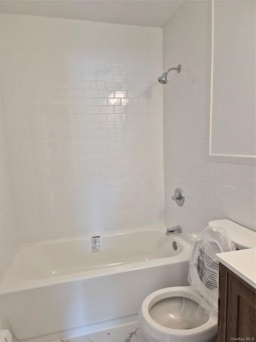 18-28 Bell Blvd Bayside 1 Fl, Bayside, NY 11360