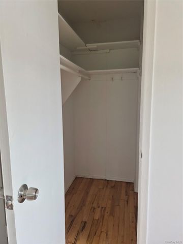 18-28 Bell Blvd Bayside 1 Fl, Bayside, NY 11360