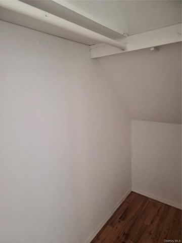 18-28 Bell Blvd Bayside 1 Fl, Bayside, NY 11360