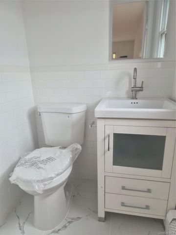 18-28 Bell Blvd Bayside 1 Fl, Bayside, NY 11360