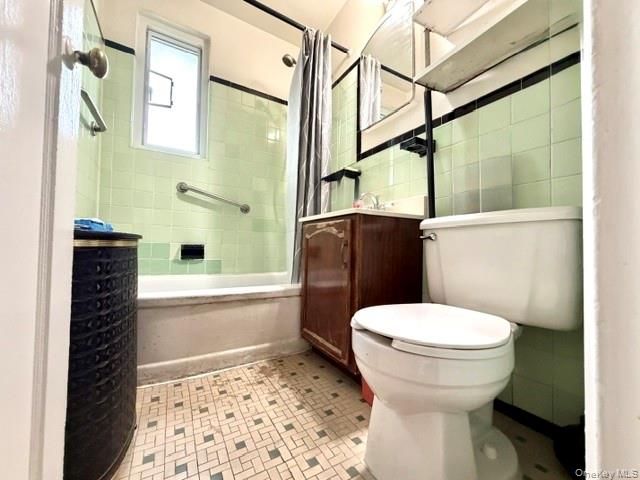 69-29 218th Street Lower, Bayside, NY 11364