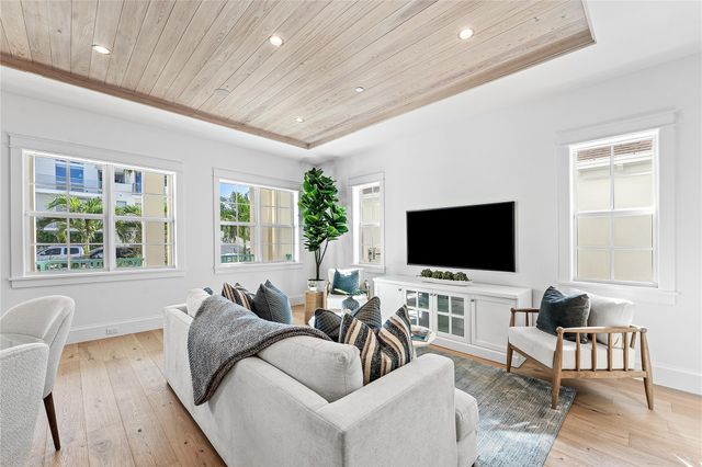 166 SE 1st Ave, Delray Beach, FL 33444