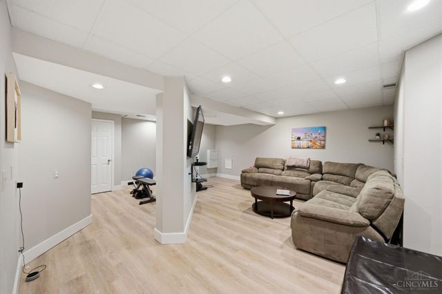 7229 Camargowoods Drive, Madeira, OH 45243