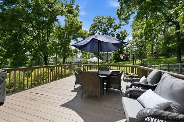 7229 Camargowoods Drive, Madeira, OH 45243