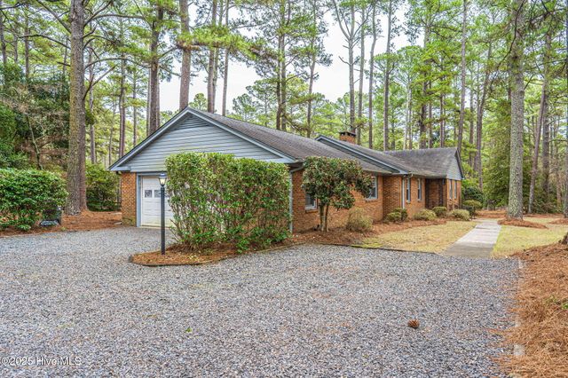 202 Downing Place, Southern Pines, NC 28387