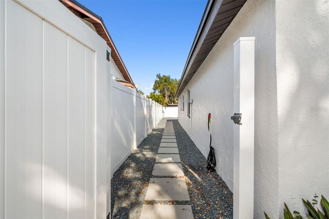 10187 122ND AVENUE, Largo, FL 33773