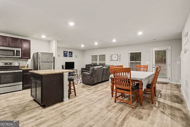186 Brasch Park Drive, Grantville, GA 30220
